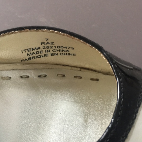 Cute black and white open toes heels. - Picture 8 of 10